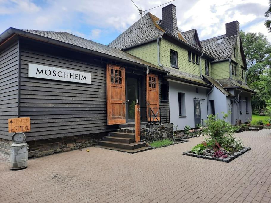 Lokschuppen Im Alten Bahnhof Industrial Style Moschheim ภายนอก รูปภาพ